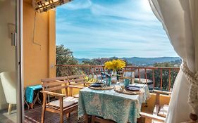 L'Odyssee Provencale, Un Duplex De Charme De 2 Chambres Au Pied Du Village Medieval De Bormes-Les-Mimosas, Offrant Des Prestations Haut De Gamme Et Une Superbe Vue Sur Le Massif Des Maures